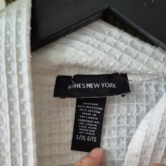 White Waffle Knit Robe - Picture 2 of 3